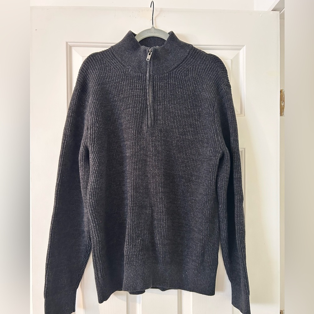 Men’s Size Large Gap Sweater